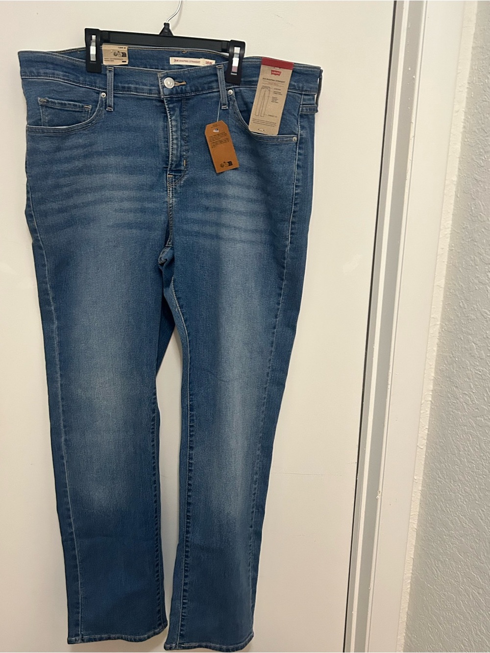 Levi's womens Slim Straight Jeans in Mid Blue Wash